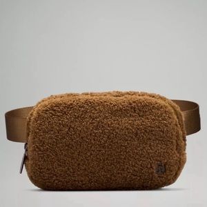 Lululemon | Everywhere Fleece Bag (Tan)